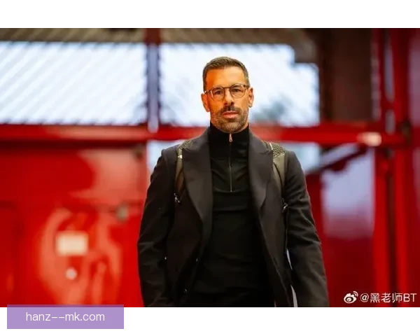 曼联官方宣布范尼斯特鲁伊回归加盟教练团队担任助理教练
